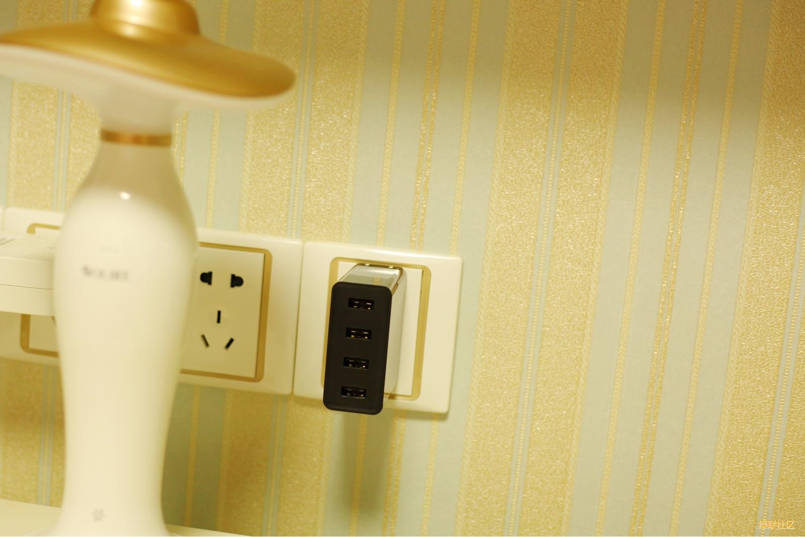 4口充电器,腾博官网诚信为本,专业服务4口电源适配器