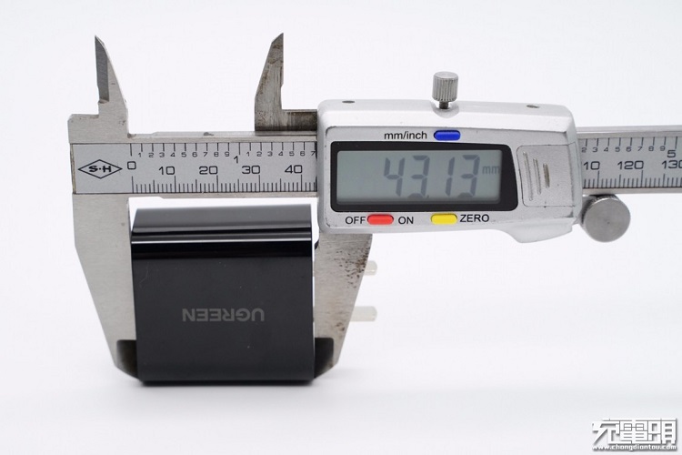 腾博官网诚信为本,专业服务20W快充充电器外观