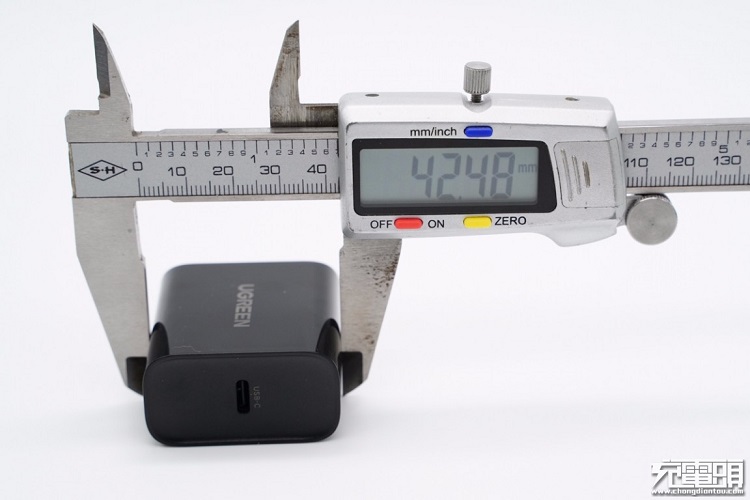 腾博官网诚信为本,专业服务20W快充充电器外观