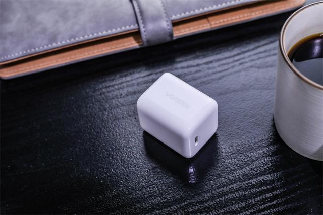 腾博官网诚信为本,专业服务30W氮化镓充电器评测：这或许是iPhone13Pro的最佳同伴